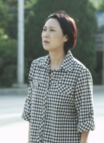 女仆扒开给客人玩
